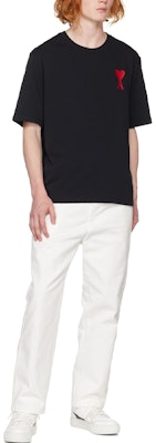 Camiseta Negra AMI Paris SS22 de Manga Corta con Cuello Redondo y Corazón Bordado. SPEUTS022726-001 Lookbook Camiseta Negra AMI Paris SS22 de Manga Corta con Cuello Redondo y Corazón Bordado. SPEUTS022726-001