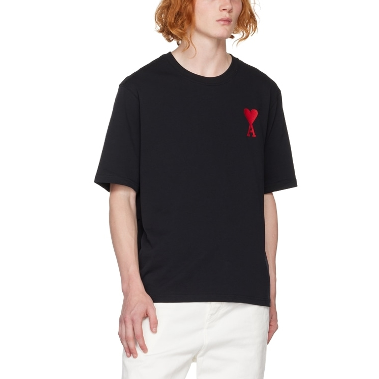 Purchase Camiseta Negra AMI Paris SS22 de Manga Corta con Cuello Redondo y Corazón Bordado. SPEUTS022726-001