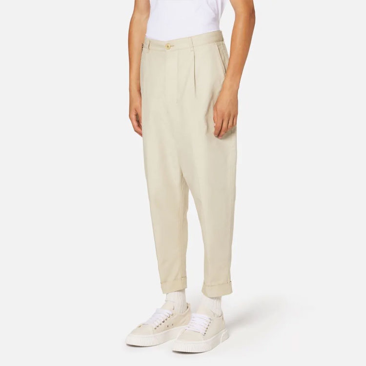 Purchase Pantalones Casuales Cónicos con Cremallera AMI PARIS SS22 Color Caqui HTR101-220250