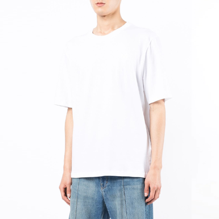 Purchase AMI PARIS SS22 Baju T-Shirt Putih Crewneck dengan Sulaman Logo Hati. UTS002726-100