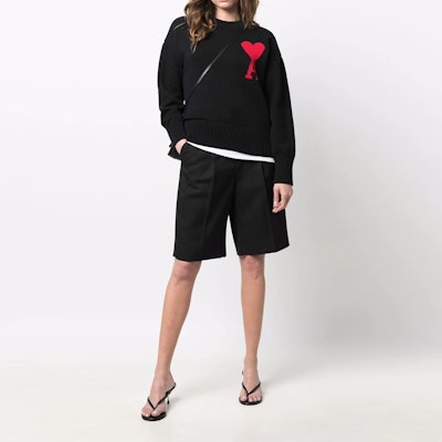 AMI Paris SS22 黑色紅心Logo圓領毛衣 男女款式適穿 UKS003016-009 Shop AMI Paris SS22 黑色紅心Logo圓領毛衣 男女款式適穿 UKS003016-009