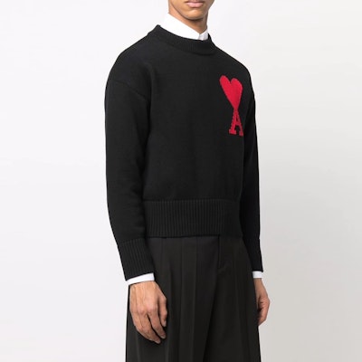 AMI Paris SS22 黑色紅心Logo圓領毛衣 男女款式適穿 UKS003016-009 Purchase AMI Paris SS22 黑色紅心Logo圓領毛衣 男女款式適穿 UKS003016-009
