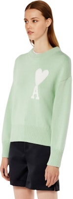AMI Paris SS22 綠色愛心Logo情侶款圓領毛衣 男女適穿款式 UKS003016-444 Lookbook AMI Paris SS22 綠色愛心Logo情侶款圓領毛衣 男女適穿款式 UKS003016-444