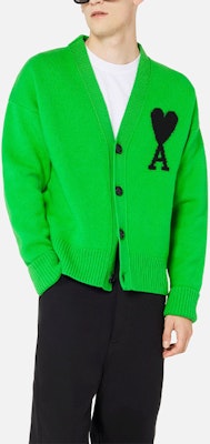 AMI PARIS 2022春夏綠色羊毛黑心標誌V領寬鬆版開衫 男女皆宜 UKC002-018313 Lookbook AMI PARIS 2022春夏綠色羊毛黑心標誌V領寬鬆版開衫 男女皆宜 UKC002-018313