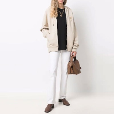 AMI PARIS SS22 Baju Hitam Unisex Logo Hati Sulam Lengan Pendek. UTS002726-001 Lookbook AMI PARIS SS22 Baju Hitam Unisex Logo Hati Sulam Lengan Pendek. UTS002726-001