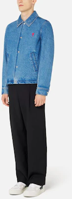 AMI PARIS SS22 心形刺绣标志水洗牛仔夹克 男女同款 蓝色 HJK205603-448 Lookbook AMI PARIS SS22 心形刺绣标志水洗牛仔夹克 男女同款 蓝色 HJK205603-448