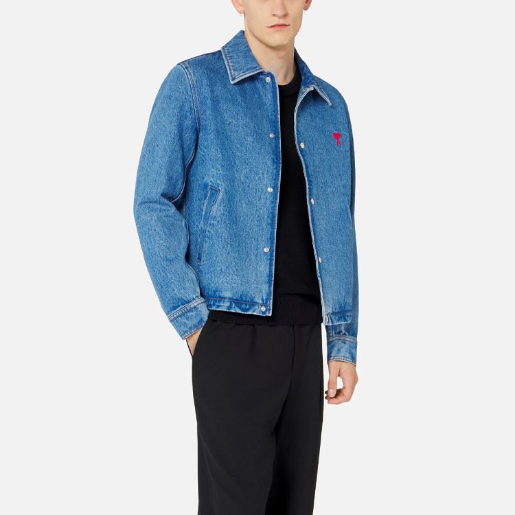 Shop AMI PARIS SS22 心形刺绣标志水洗牛仔夹克 男女同款 蓝色 HJK205603-448