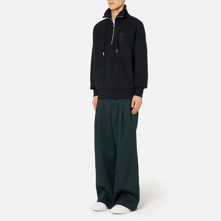 Purchase AMI Paris SS22 Logo 愛心拉鍊套頭外套 黑色毛衣。 USW502-747001