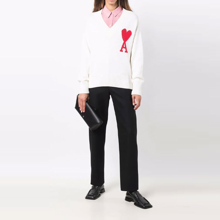 Lookbook 아미 파리 SS22 로고 하트 브이넥 풀오버 스웨터 화이트 UKS203016102