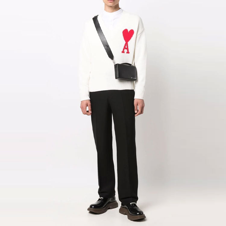 Shop 아미 파리 SS22 로고 하트 브이넥 풀오버 스웨터 화이트 UKS203016102