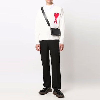 아미 파리 SS22 로고 하트 브이넥 풀오버 스웨터 화이트 UKS203016102 Shop 아미 파리 SS22 로고 하트 브이넥 풀오버 스웨터 화이트 UKS203016102