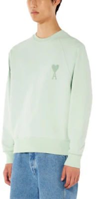 AMI Paris SS22 薄荷綠愛心刺繡標誌圓領衛衣 男女適穿 USW002747-441 Lookbook AMI Paris SS22 薄荷綠愛心刺繡標誌圓領衛衣 男女適穿 USW002747-441