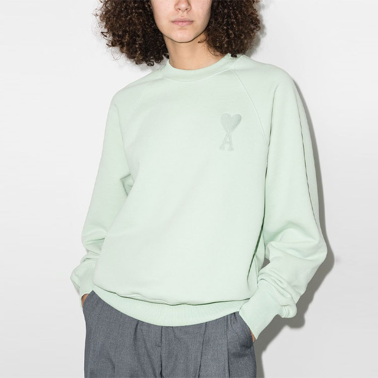 Shop AMI Paris SS22 薄荷綠愛心刺繡標誌圓領衛衣 男女適穿 USW002747-441