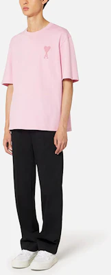 AMI Paris SS22 Kemeja-T Leher Bulat Uniseks Logo Jantung Bordir Merah Jambu. UTS002726-655 Lookbook AMI Paris SS22 Kemeja-T Leher Bulat Uniseks Logo Jantung Bordir Merah Jambu. UTS002726-655