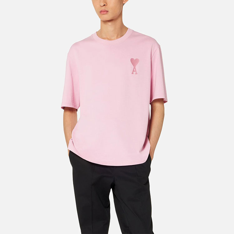 Shop AMI Paris SS22 Kemeja-T Leher Bulat Uniseks Logo Jantung Bordir Merah Jambu. UTS002726-655