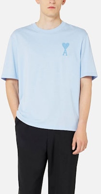 AMI PARIS SS22 サマー キャンディ ハート ロゴ 刺繍 ユニセックス ブルーTシャツ UTS002726-450 Lookbook AMI PARIS SS22 サマー キャンディ ハート ロゴ 刺繍 ユニセックス ブルーTシャツ UTS002726-450