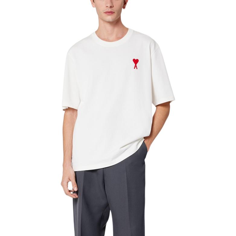 Lookbook 아미 파리 SS23 클래식 유니섹스 릴렉스핏 화이트 티 레드 하트 자수. UTS004726-175