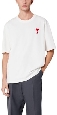 아미 파리 SS23 클래식 유니섹스 릴렉스핏 화이트 티 레드 하트 자수. UTS004726-175 Lookbook 아미 파리 SS23 클래식 유니섹스 릴렉스핏 화이트 티 레드 하트 자수. UTS004726-175