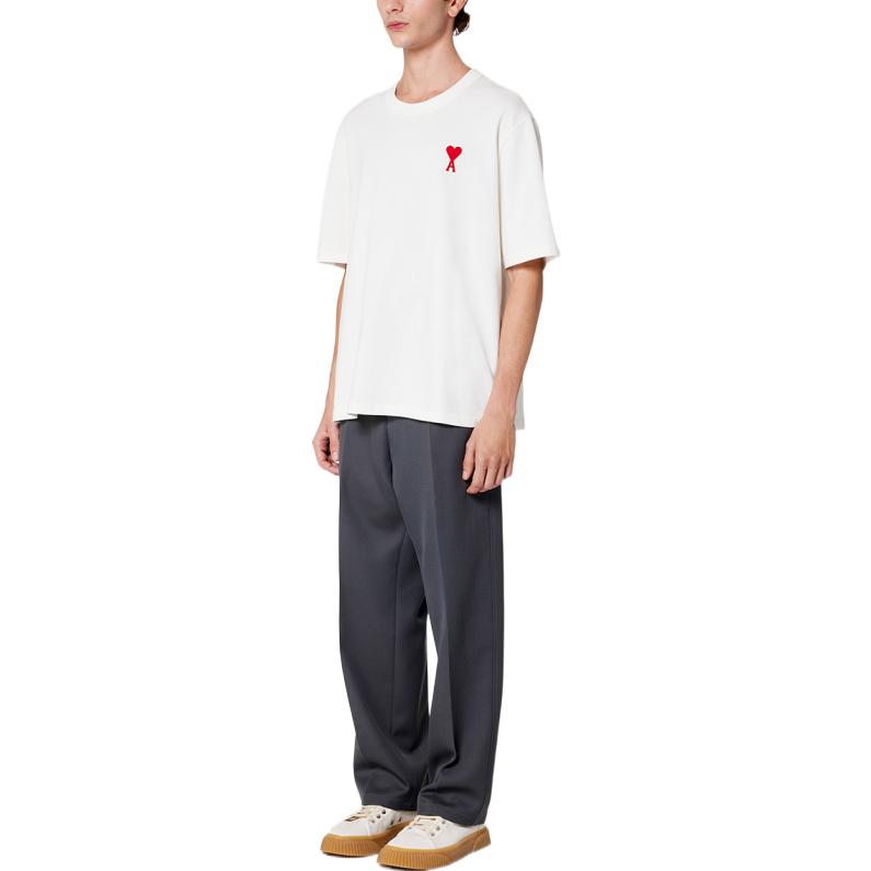 Sizing 아미 파리 SS23 클래식 유니섹스 릴렉스핏 화이트 티 레드 하트 자수. UTS004726-175