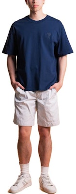 Camiseta de hombre AMI PARIS SS23 azul marino con estampado de corazones y manga corta. UTS004726-496 Shop Camiseta de hombre AMI PARIS SS23 azul marino con estampado de corazones y manga corta. UTS004726-496