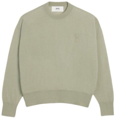 AMI PARIS SS24 Suéter Unisex Crewneck Verde Salvia con Parche de Corazón. UKS042KN0039-366 Order AMI PARIS SS24 Suéter Unisex Crewneck Verde Salvia con Parche de Corazón. UKS042KN0039-366