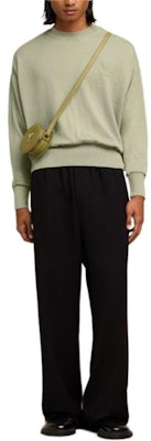 AMI PARIS SS24 Suéter Unisex Crewneck Verde Salvia con Parche de Corazón. UKS042KN0039-366 Lookbook AMI PARIS SS24 Suéter Unisex Crewneck Verde Salvia con Parche de Corazón. UKS042KN0039-366