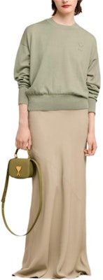 AMI PARIS SS24 Suéter Unisex Crewneck Verde Salvia con Parche de Corazón. UKS042KN0039-366 Details for AMI PARIS SS24 Suéter Unisex Crewneck Verde Salvia con Parche de Corazón. UKS042KN0039-366