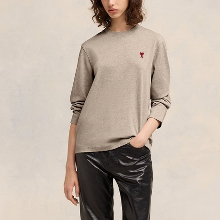 Lookbook AMI PARIS SS24 Unisex Cream Long-Sleeve Tee with Red Heart Embroidery. UTS205726-2712