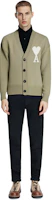 Sizing 아미 파리 SS24 유니섹스 메리노 울 하트 패턴 가디건 세이지 그린. UKC006018-319