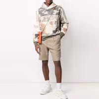Lookbook AMIRI 軍綠迷彩連帽外套,補丁設計。 MJGH006-901