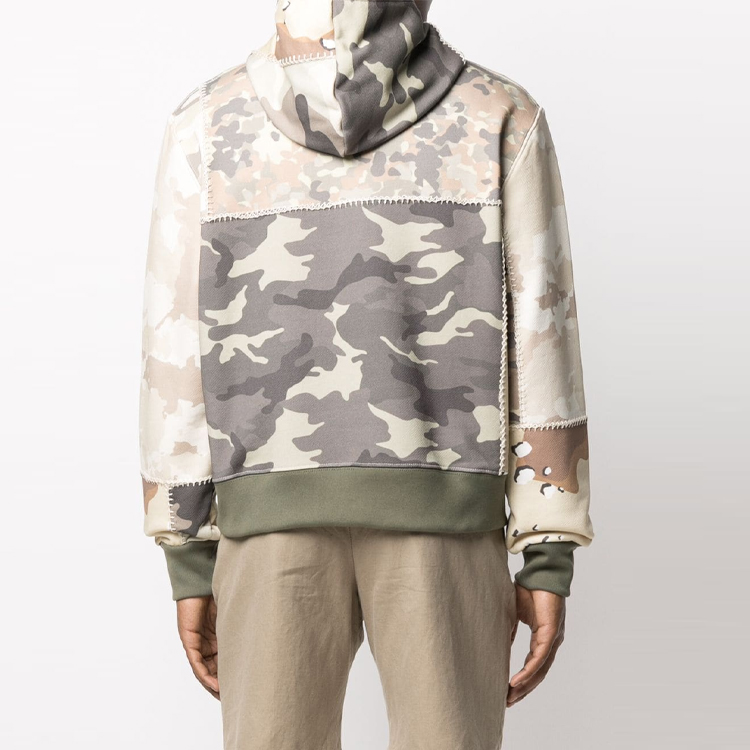 Shop AMIRI 軍綠迷彩連帽外套，補丁設計。 MJGH006-901