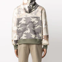 Shop AMIRI 軍綠迷彩連帽外套,補丁設計。 MJGH006-901
