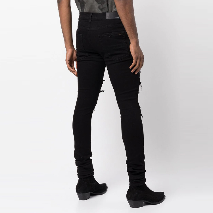 Shop AMIRI FW21 黑色做旧修身牛仔裤 MDS061-001