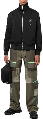 AMIRI FW22 グリーンカーゴパンツ パッチワークロゴプリント入り PF22MPF004310 Lookbook AMIRI FW22 グリーンカーゴパンツ パッチワークロゴプリント入り PF22MPF004310