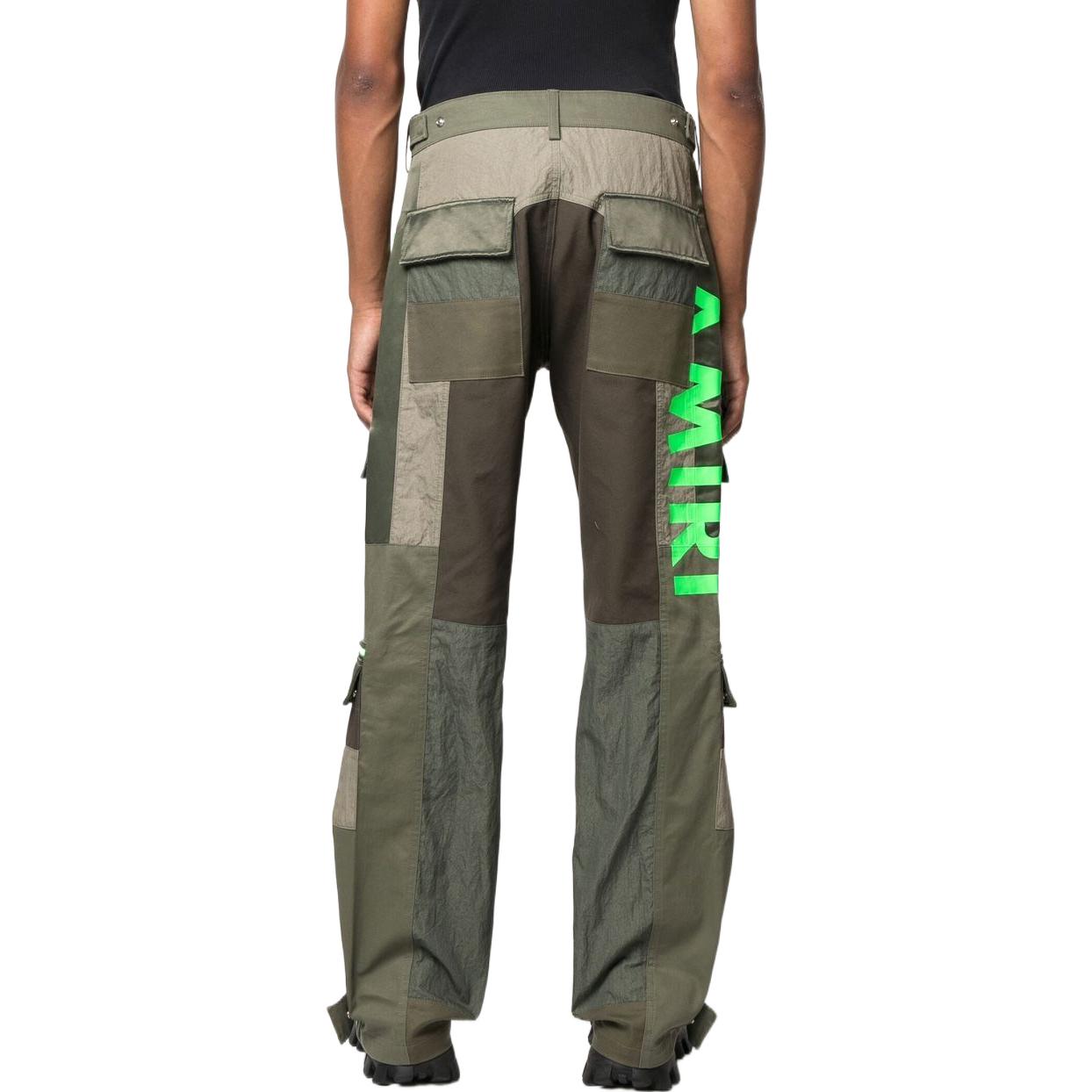 Shop AMIRI FW22 グリーンカーゴパンツ パッチワークロゴプリント入り PF22MPF004310