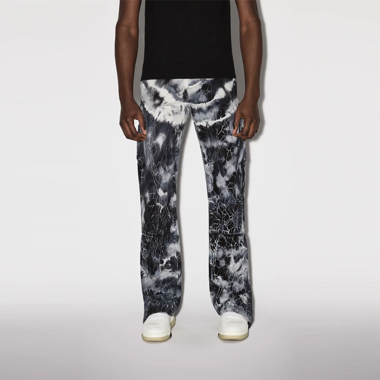 Lookbook AMIRI FW22 黑色做舊紮染鈕扣牛仔褲. PS23MDF006-018