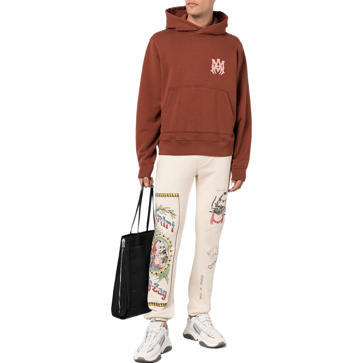 Lookbook アミリ SS22 ジオメトリックプリントフーディ ブリックレッドプルオーバー. SS22MJL016