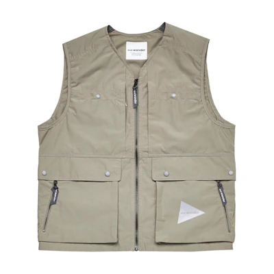 and wander Beige Solid Loose Fit Zip-Up Sleeveless Vest 5744181150-043