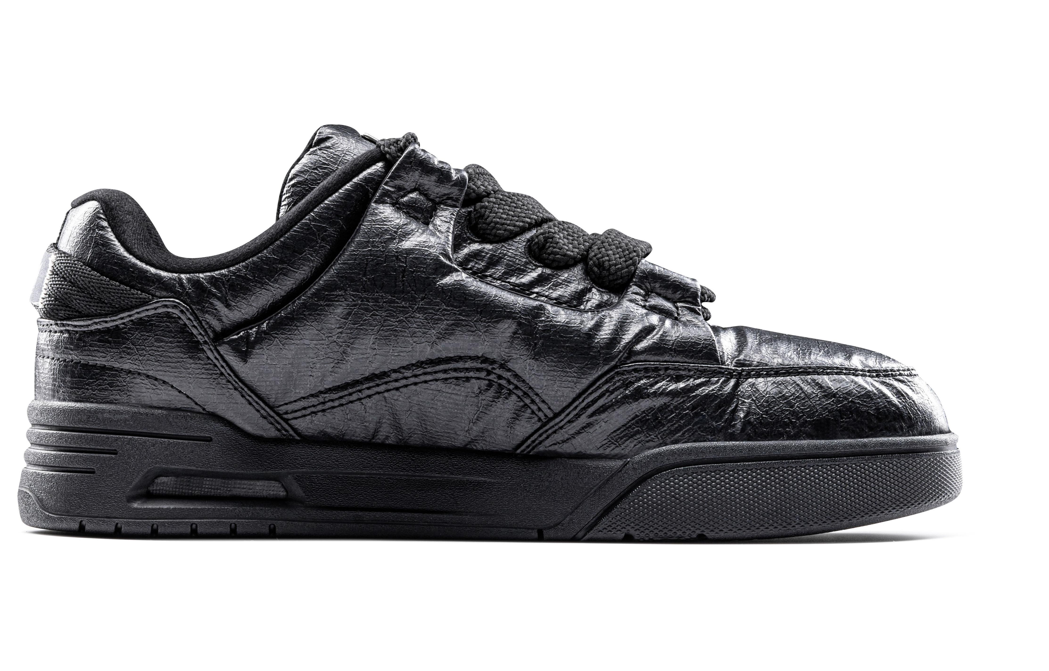 Order Anta A-Jie Low 'Seni Kertas Hitam' 112418040X-1