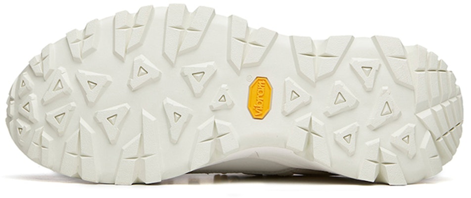 Anta Star Series 'Starchaser Anta White' Sepatu Putih 112126633A-6 Purchase Anta Star Series 'Starchaser Anta White' Sepatu Putih 112126633A-6