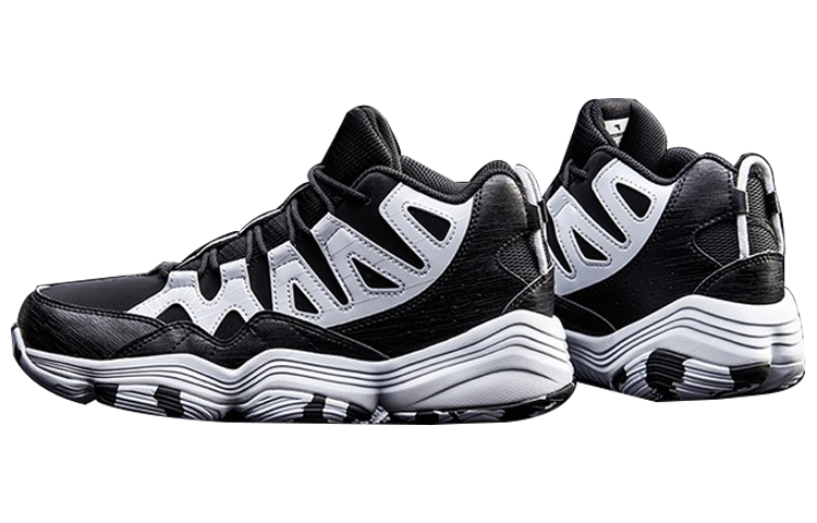 Shop 安踏 耐磨防滑 中筒實戰籃球鞋 黑白色