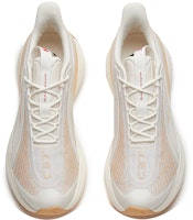 安踏 C37 2.0 柔软跑鞋 '白橙色' 112135537R-9 Lookbook 安踏 C37 2.0 柔软跑鞋 '白橙色' 112135537R-9