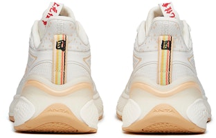 安踏 C37 2.0 柔软跑鞋 '白橙色' 112135537R-9 Shop 安踏 C37 2.0 柔软跑鞋 '白橙色' 112135537R-9