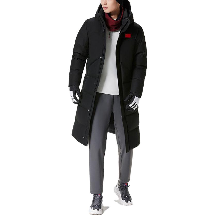 Lookbook 安踏冠軍全天候旗幟長版羽絨外套中性款黑色 152350903-2