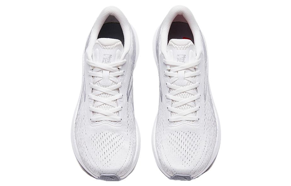 Lookbook Anta安踏 冠軍跑鞋Lite 減震防滑耐磨 低筒 跑步鞋 男款 灰白