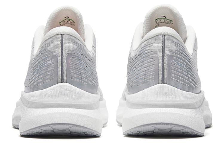 Shop Anta安踏 冠軍跑鞋Lite 減震防滑耐磨 低筒 跑步鞋 男款 灰白