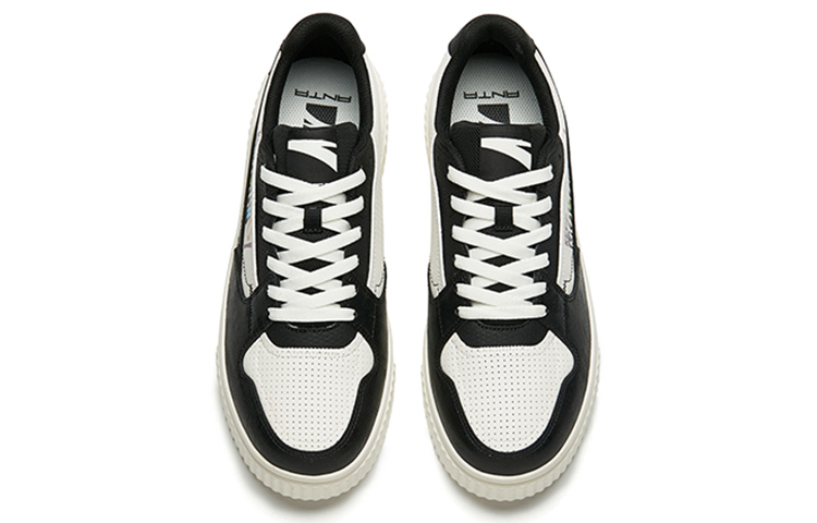 Shop Anta Sepatu Classic Gaya Rendah 'Hitam Putih' 112238062-2