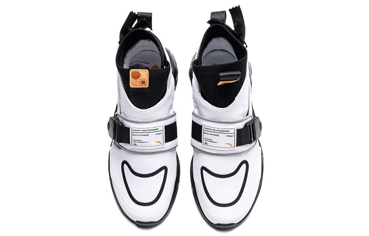 Shop Anta Eclipse Tinggi Putih Hitam 'Fashion Week' 11946606-2