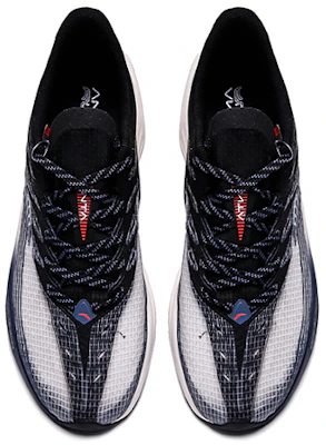 安踏Edge低幫跑步鞋 男款 藍黑 Lookbook 安踏Edge低幫跑步鞋 男款 藍黑