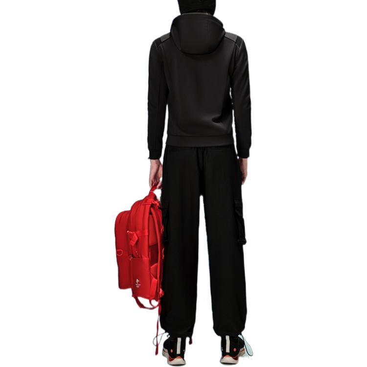 Lookbook 安踏健身系列黑色標誌印花國旗圖案加厚連帽外套 152240716-3